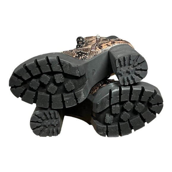 🌻NEW Charles by Charles David Wyatt Animal Print Lace-Up Ankle Boots Size 7.5 - Picture 9 of 15